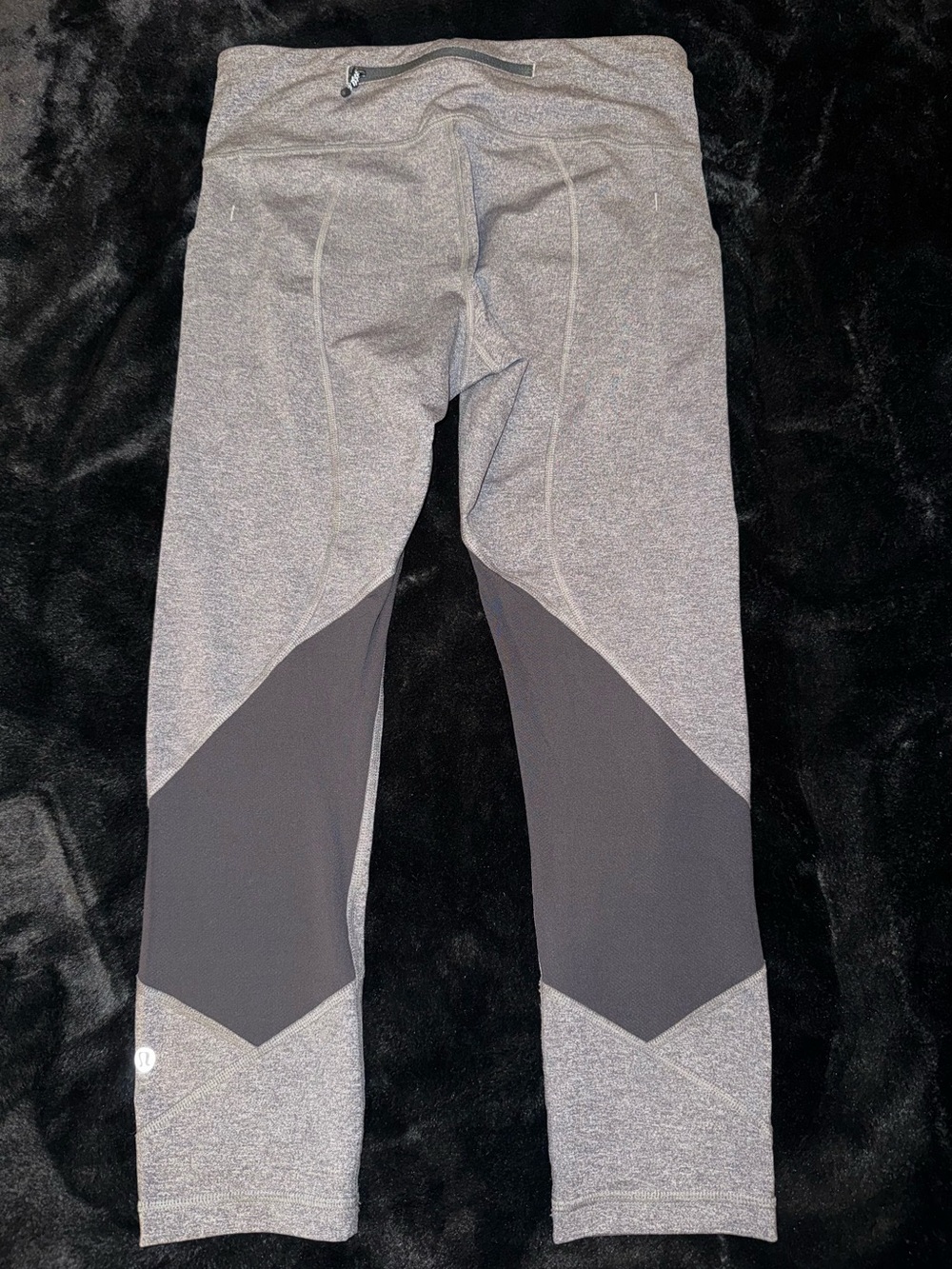 Lululemon Women’s Pace Rival Mid-Rise Crop 22” - Picture 2 of 3